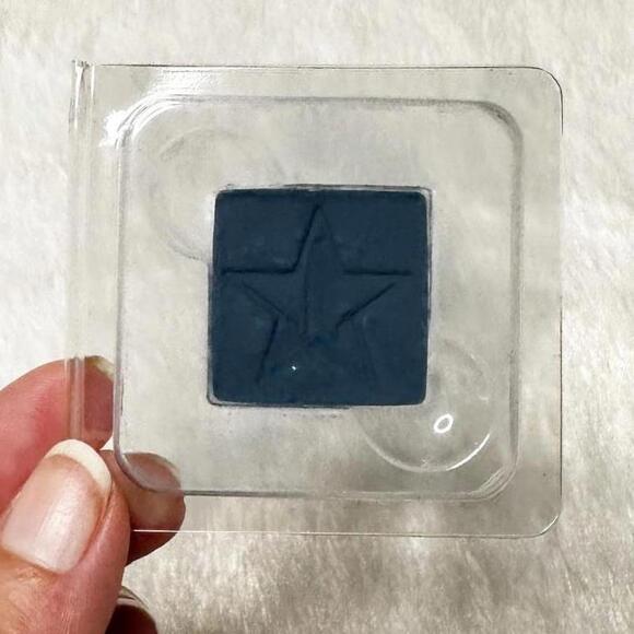 NIB Jeffree Star Eyeshadow Artistry Single in Cremated 1.5g - Picture 5 of 6